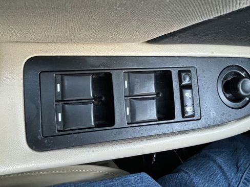 Used 2014 Chrysler 200 Touring image 16