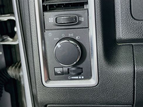 Used 2022 RAM 1500 Classic Warlock w/ Electronics Group AWD/4WD image 10