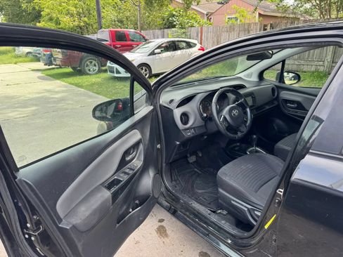 Used 2015 Toyota Yaris SE FWD image 13