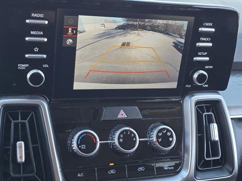 Used 2022 Kia Sorento LX image 17