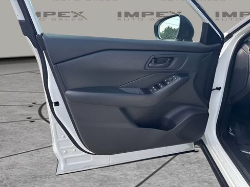 Used 2024 Nissan Rogue S FWD image 14