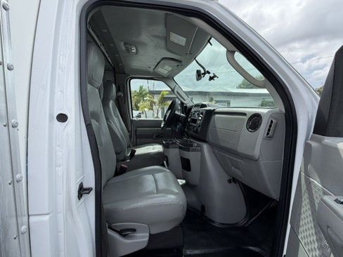 Used 2021 Ford E-450 and Econoline 450 Super Duty w/ Power Windows & Locks Group RWD image 17