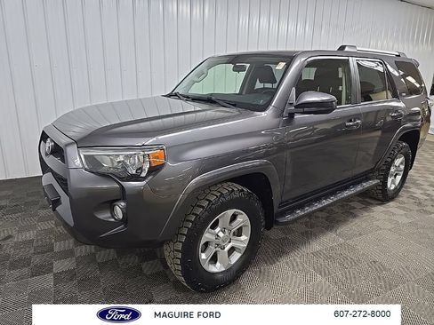 Used 2019 Toyota 4Runner SR5 AWD/4WD image 10