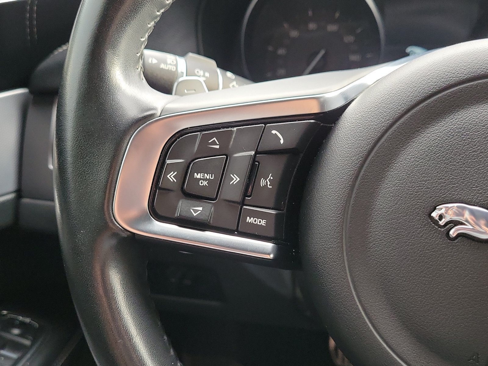 Used 2019 Jaguar XF R-Sport AWD/4WD image 21