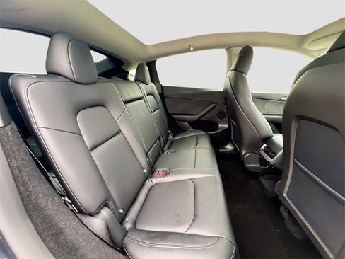 Used 2025 Tesla Model Y Long Range image 24