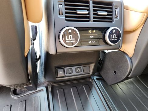 New 2026 Land Rover Discovery Limited Edition AWD/4WD image 12