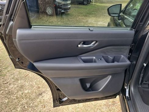 New 2026 Nissan Pathfinder Platinum FWD image 26