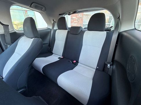 Used 2013 Toyota Yaris LE image 13