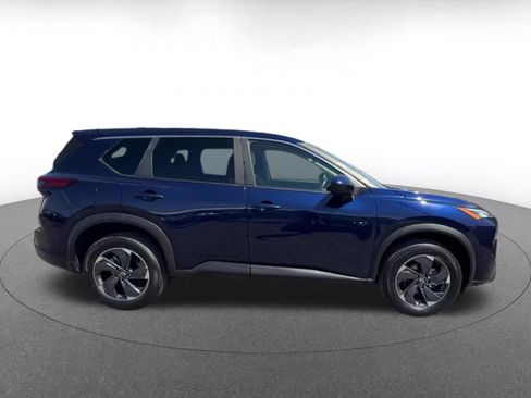 Used 2025 Nissan Rogue SV FWD image 16