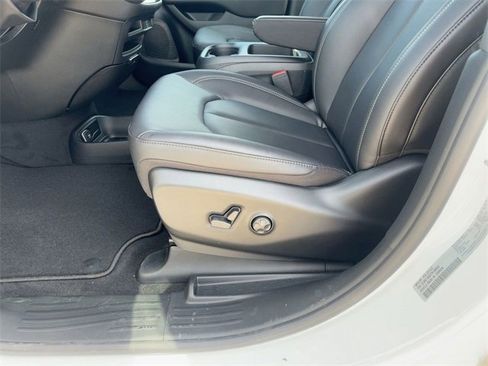 New 2026 Chrysler Pacifica Select w/ S Appearance Package image 14