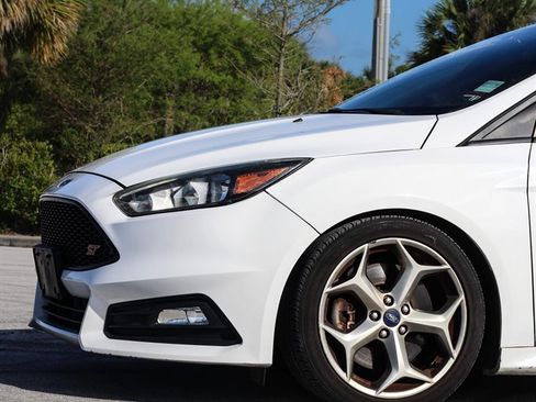 Used 2016 Ford Focus ST FWD image 2