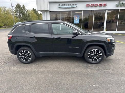 Used 2023 Jeep Compass Limited AWD/4WD image 8