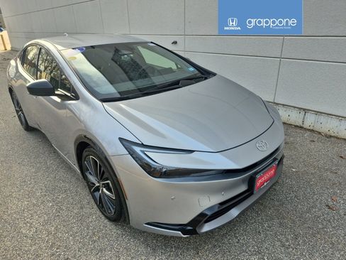 Used 2024 Toyota Prius XLE image 1