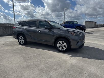 Used 2023 Toyota Highlander LE