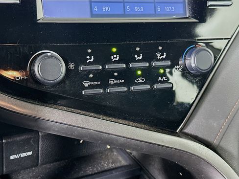 Used 2019 Toyota Camry LE FWD image 23