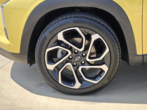 Certified 2024 Chevrolet Trax RS w/ Sunroof Package FWD image 12