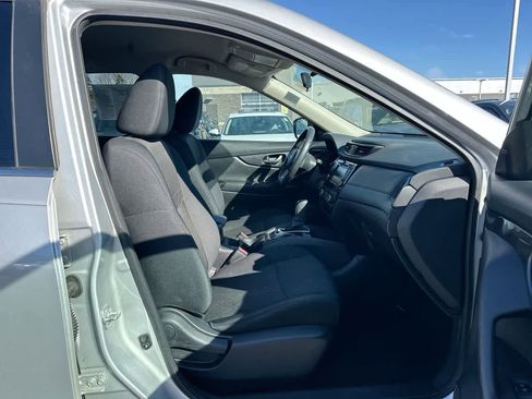 Used 2018 Nissan Rogue SV image 26