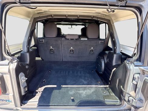 Used 2023 Jeep Wrangler Unlimited w/ Cold Weather Group AWD/4WD image 30