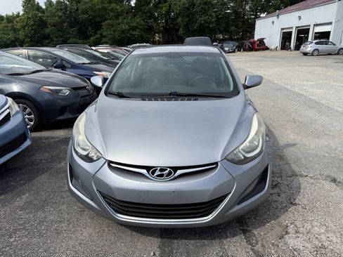 Used 2015 Hyundai Elantra SE FWD image 4