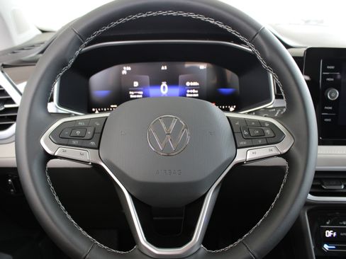 New 2025 Volkswagen Taos SE image 11