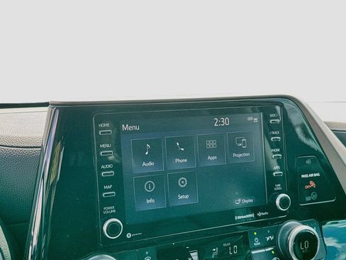 Used 2022 Toyota Highlander XLE FWD image 16