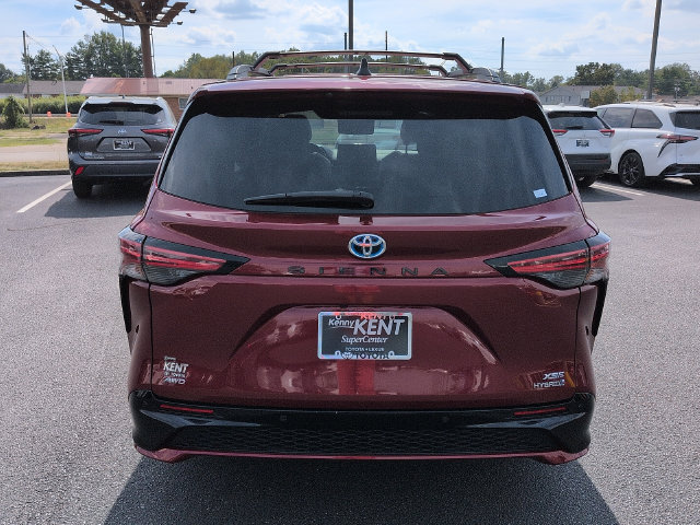 Used 2022 Toyota Sienna XSE w/ XSE Plus Package AWD/4WD image 6