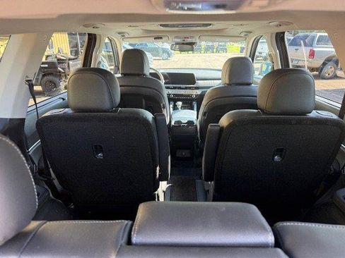 Used 2024 Kia Telluride EX w/ EX Captain's Chair Package image 19