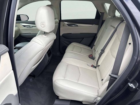 Used 2018 Cadillac XT5 Luxury w/ Driver Awareness Package FWD image 18