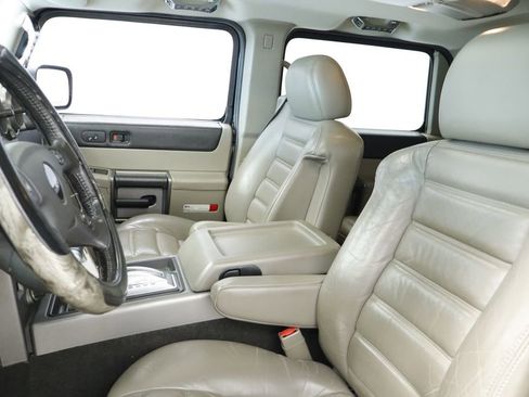 Used 2004 HUMMER H2 w/ Preferred Equipment Group AWD/4WD image 25