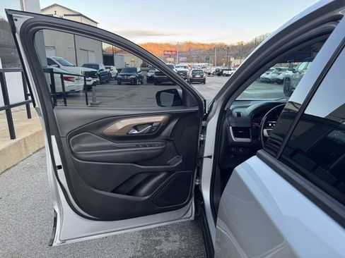 Used 2019 GMC Terrain SLE w/ Driver Convenience Package image 11