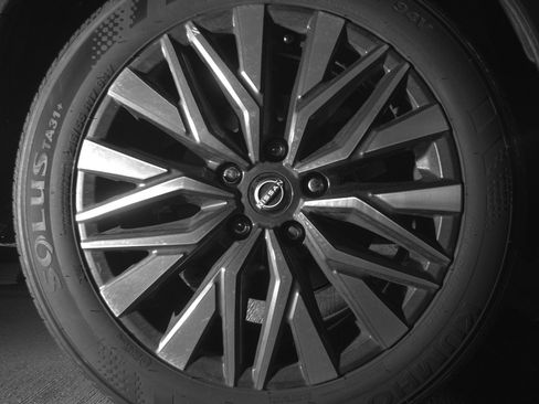Used 2025 Nissan Altima 2.5 SV FWD image 15