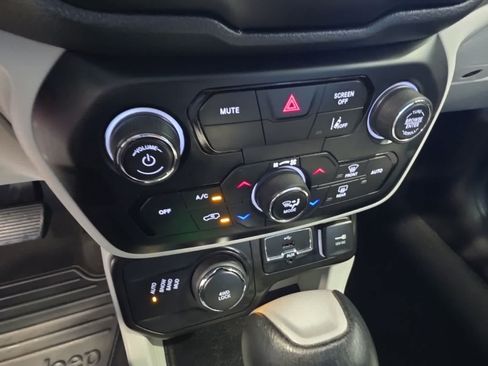 Used 2021 Jeep Renegade Limited w/ Trailer Tow Group AWD/4WD image 24