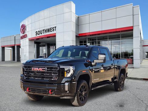 Used 2024 GMC Sierra 2500 AT4 w/ Technology Package AWD/4WD image 2