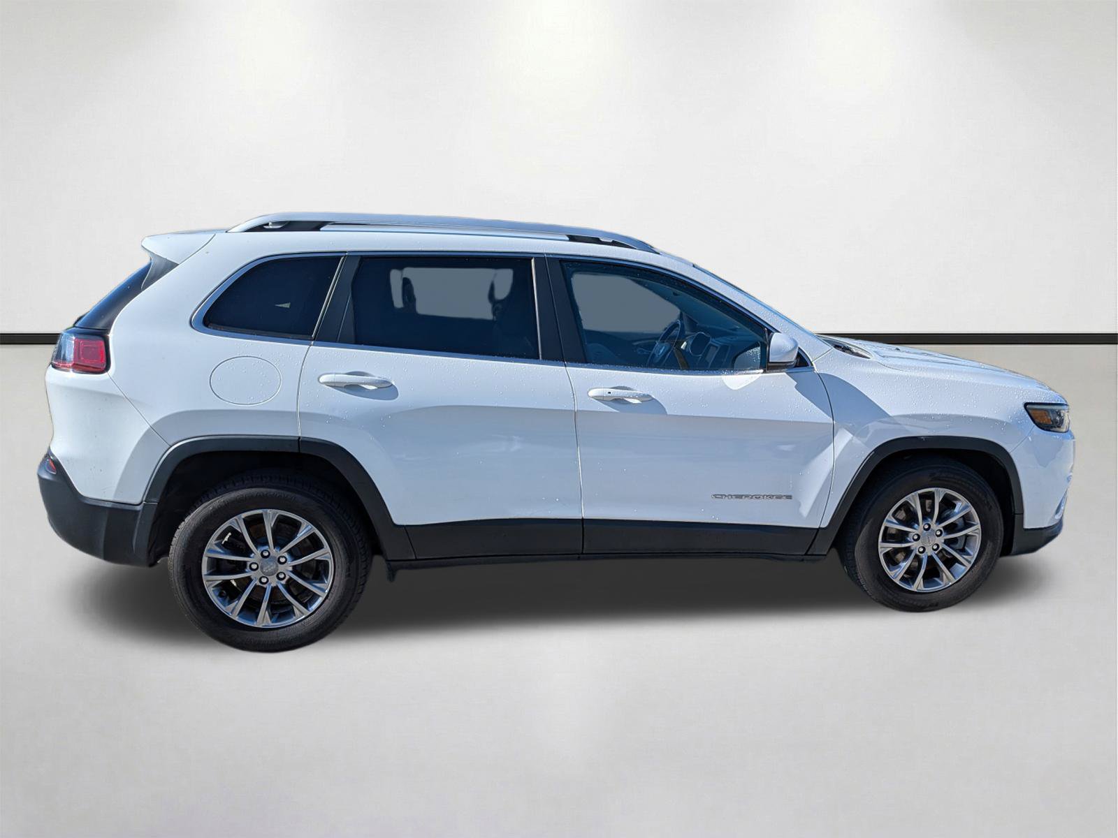 Used 2021 Jeep Cherokee Latitude Lux w/ Comfort/Convenience Group FWD image 3