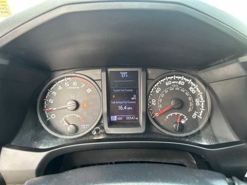 Used 2019 Toyota Tacoma SR image 21