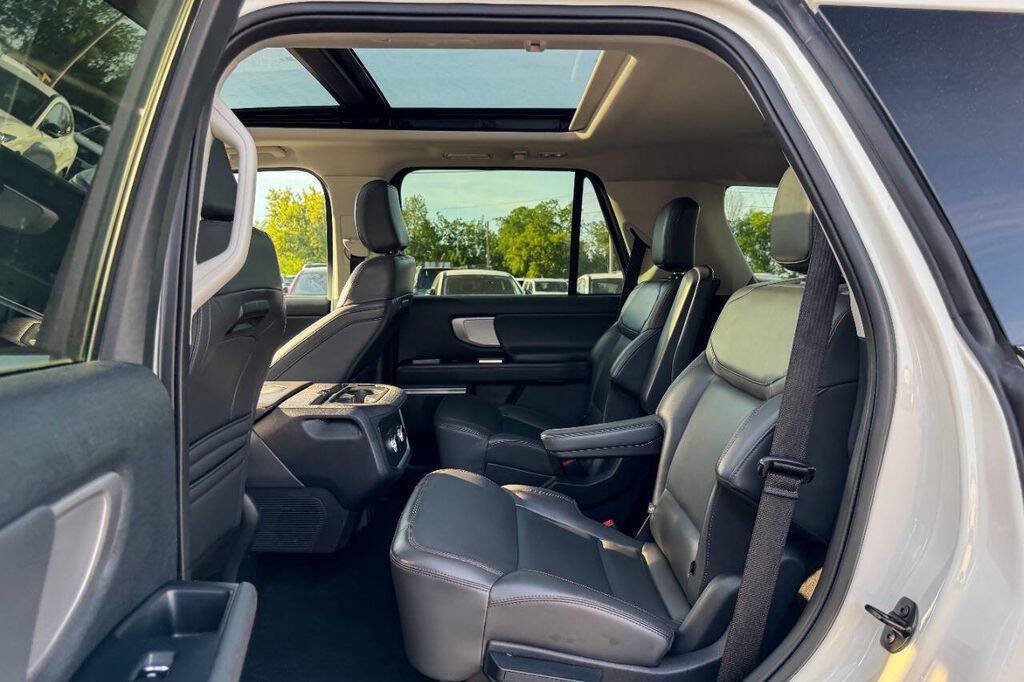 Used 2025 Ford Expedition Active AWD/4WD image 21