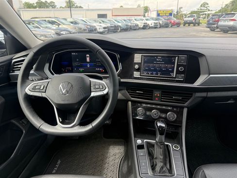 Used 2022 Volkswagen Jetta SE FWD image 9