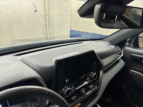 Used 2025 Toyota Highlander XSE AWD/4WD image 17
