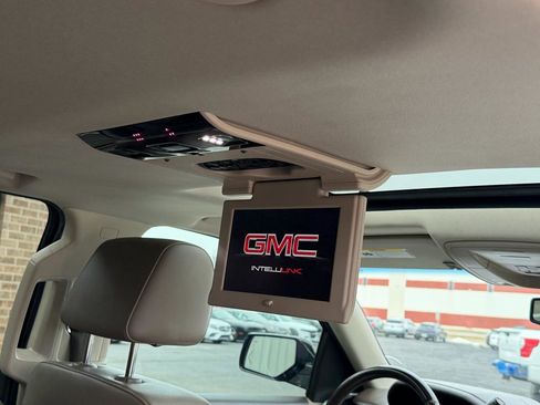 Used 2019 GMC Yukon XL SLT w/ Premium Edition image 32