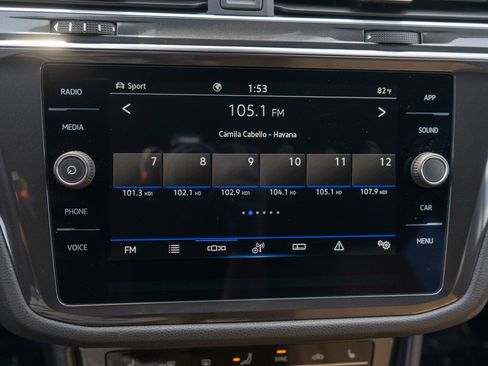 Used 2023 Volkswagen Tiguan SE w/ Panoramic Sunroof Package AWD/4WD image 16