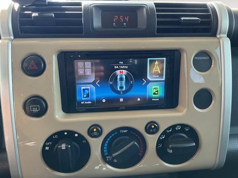 Used 2014 Toyota FJ Cruiser 4WD w/ Convenience Package image 15