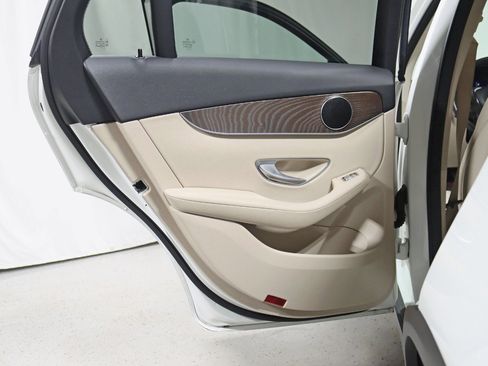 Used 2019 Mercedes-Benz GLC 300 4MATIC image 36