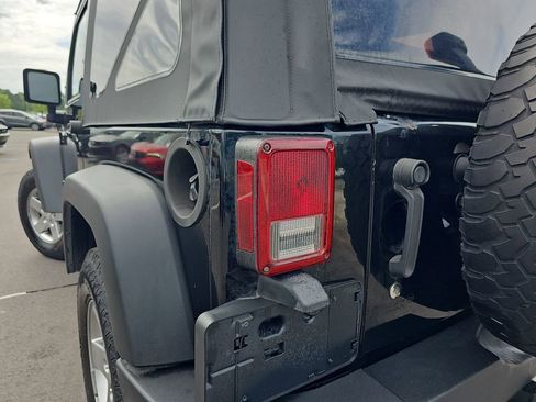 Used 2012 Jeep Wrangler Rubicon w/ Dual Top Group AWD/4WD image 35
