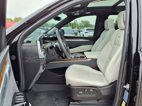Used 2025 Cadillac Escalade ESV Sport Platinum w/ LPO, ONYX Package AWD/4WD image 19