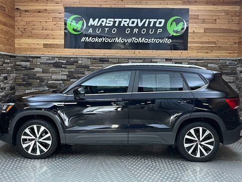 Used 2022 Volkswagen Taos SE w/ Panoramic Sunroof Package AWD/4WD image 7