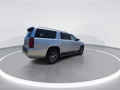 Used 2015 Chevrolet Suburban LT w/ Luxury Package AWD/4WD image 8