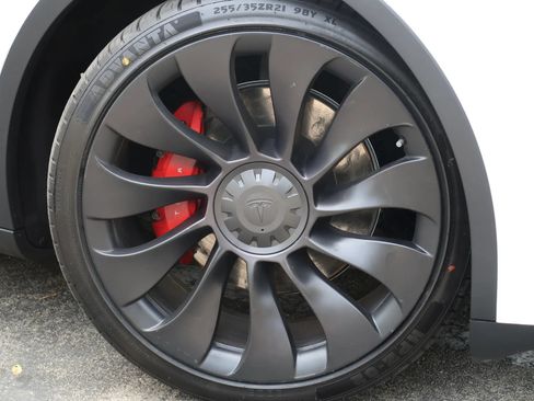 Used 2021 Tesla Model Y Performance AWD/4WD image 2