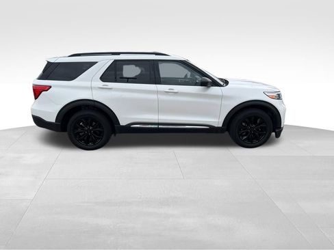 Used 2023 Ford Explorer XLT w/ Equipment Group 202A AWD/4WD image 10