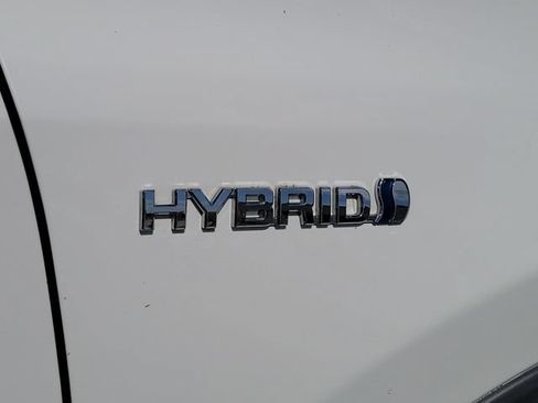 Used 2018 Toyota RAV4 LE Plus AWD/4WD image 5