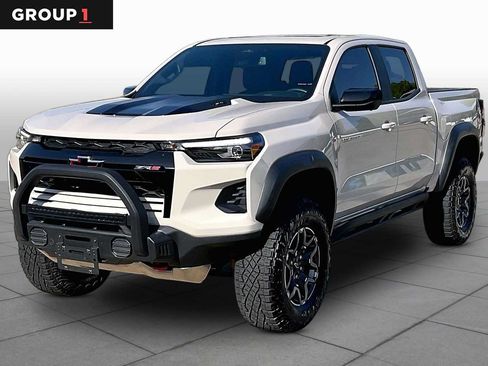 Used 2026 Chevrolet Colorado ZR2 w/ Off-Road Front Bumper Package AWD/4WD image 1